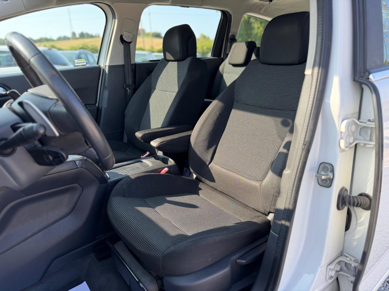 Peugeot 5008 1.6 e-HDi 112CV Stop&Start cambio robotizzato Tecno