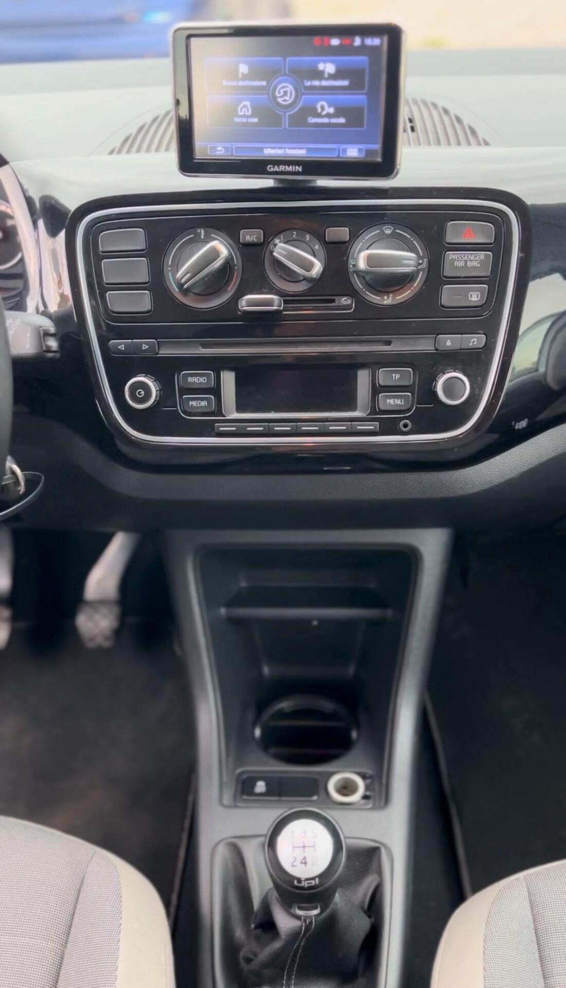 Volkswagen up! 1.0 75 CV 5p. Cross