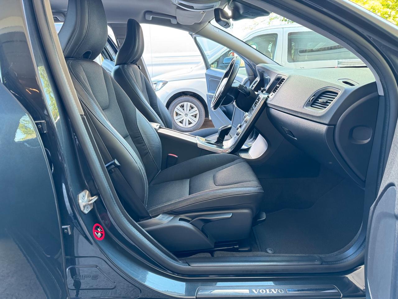 Volvo V60 1.6 d2 Momentum Powershift GARANZIA24MES