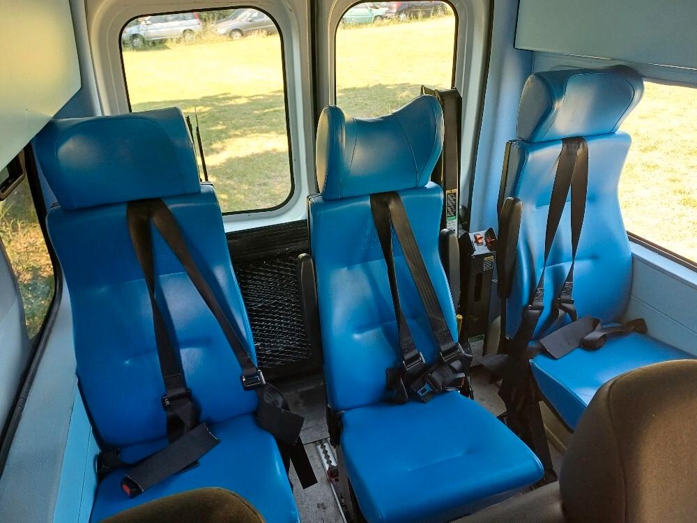 Renault Trafic 9 Posti Trasporto disabili con pedana