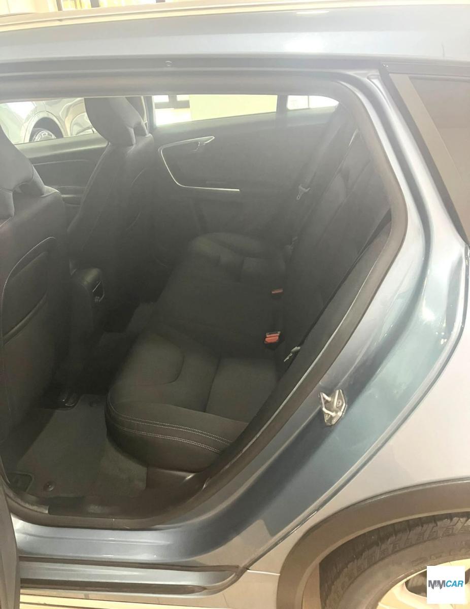 VOLVO - V60 - Cross Country D3 Geartronic Kinetic
