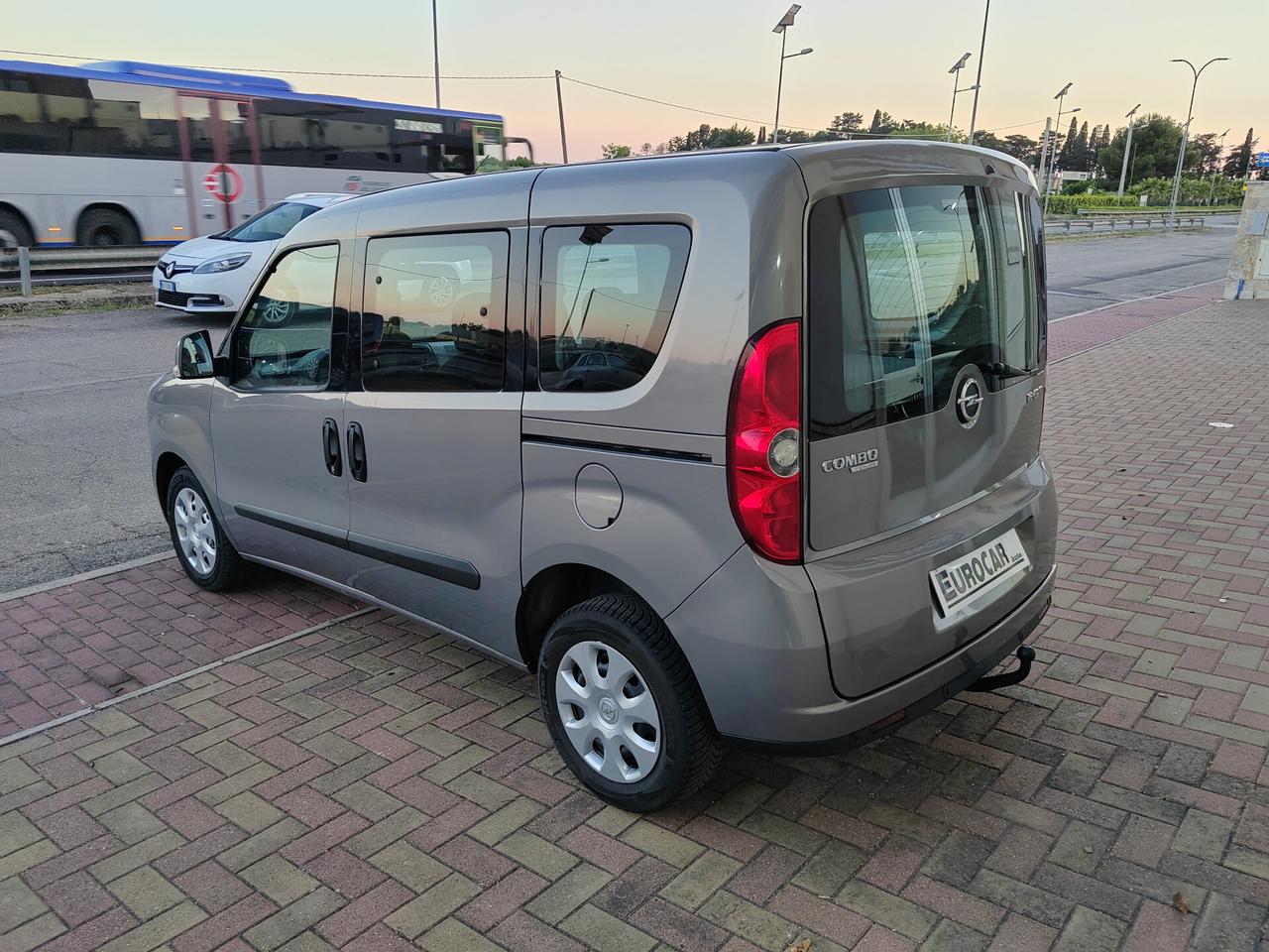 Opel Combo 1.6 CDTi 90CV PC-TN Cosmo
