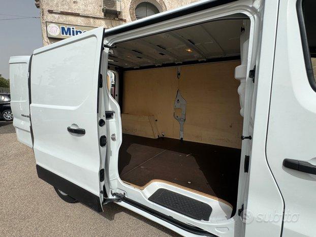 Renault Trafic 2.0 dCi 120CV Furgone anno 2020 SOL