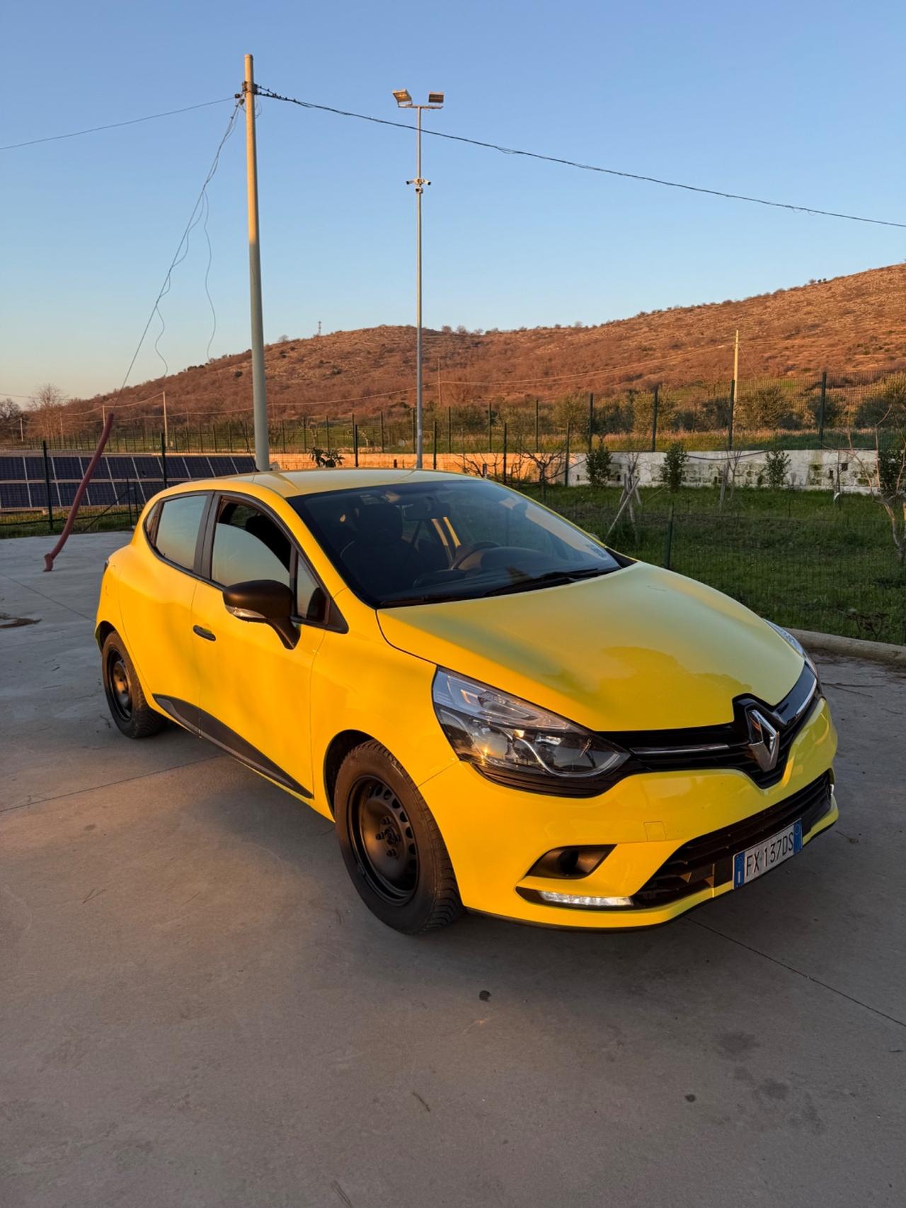 Renault Clio dCi 8V 75 CV 5 porte Moschino Intens