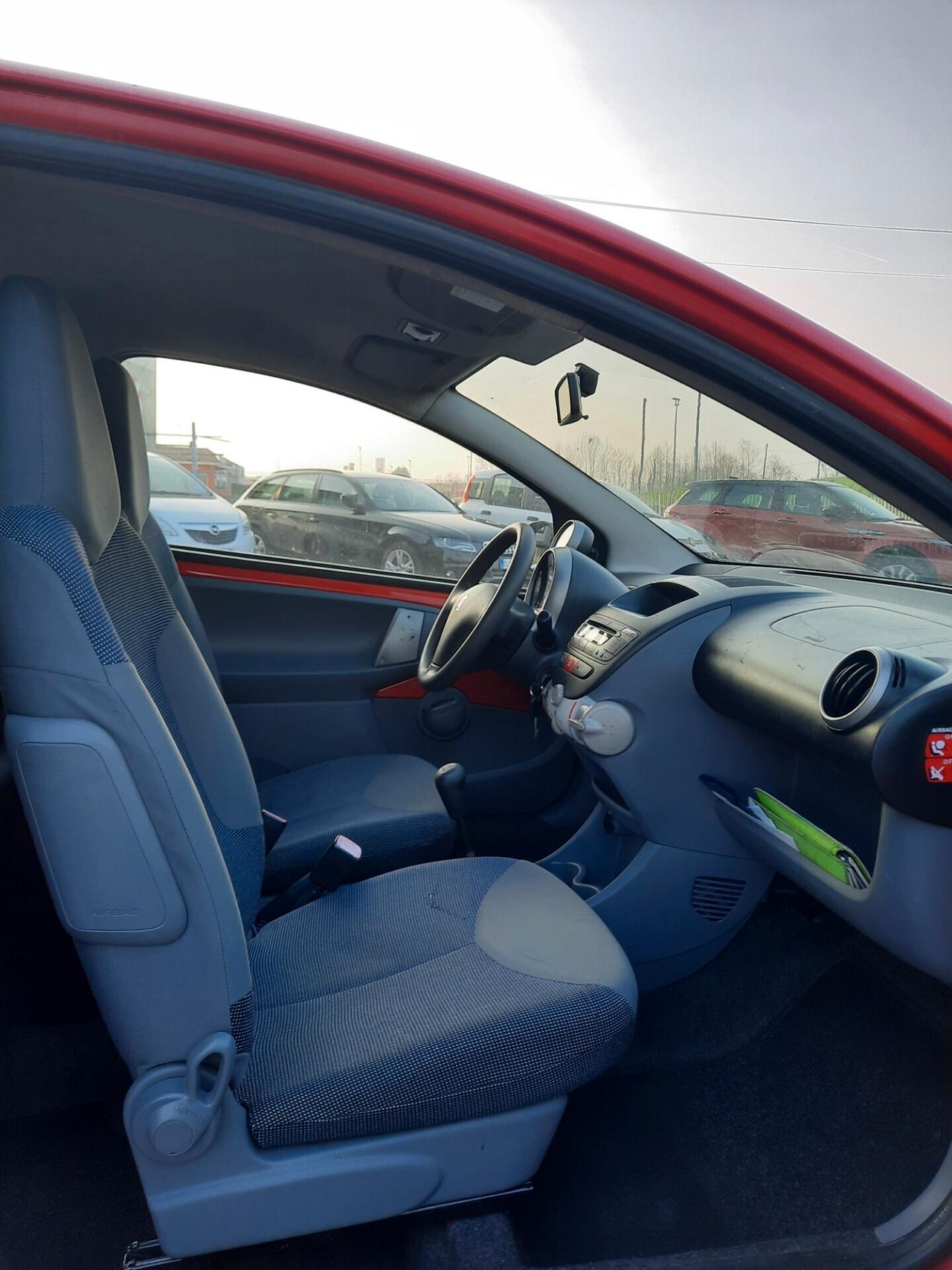 Peugeot 107 1.0 68 CV Ok neopatentati