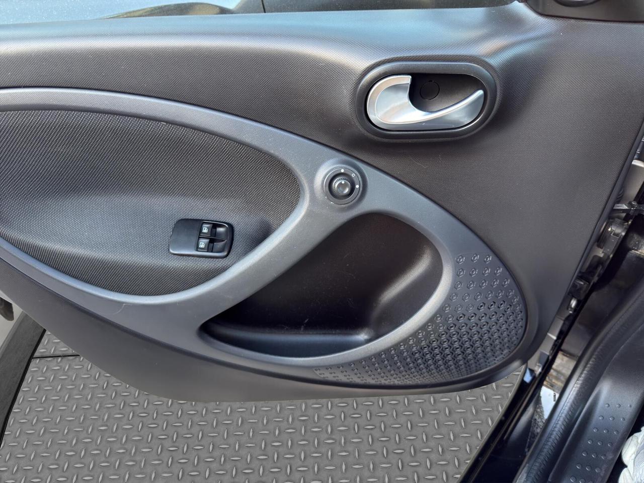 Smart ForFour 1.0 Passion 71cv twinamic automatica cabrio 2017