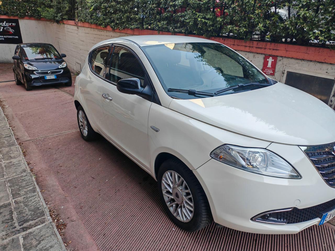 Lancia Ypsilon 0.9 TwinAir 85 CV 5 porte S&S DFN Platinum