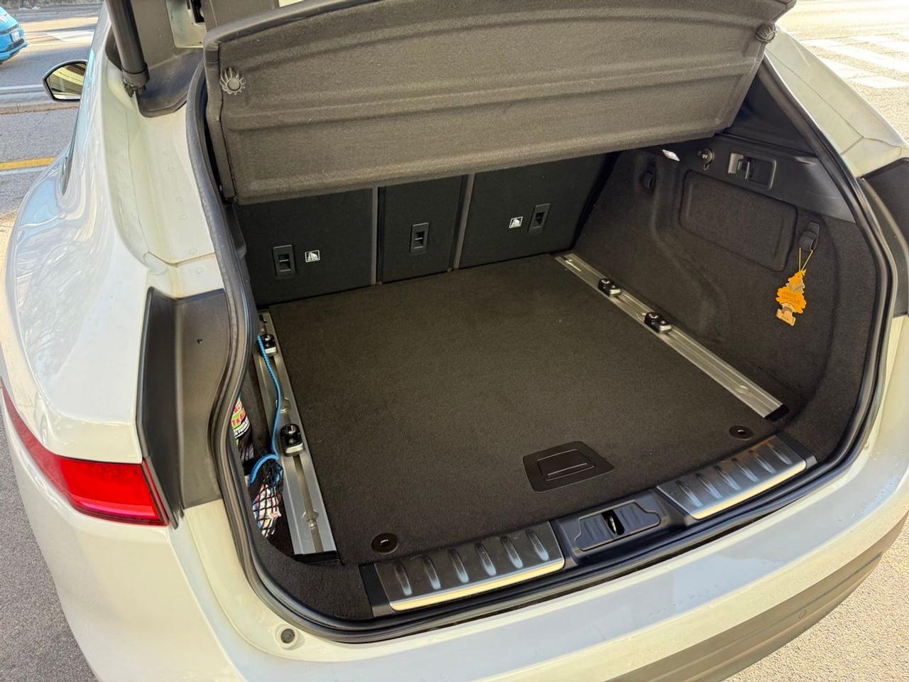 Jaguar F-Pace 180 cv #8582