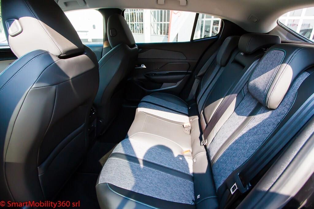 Peugeot 408 Hybrid 136 e-DCS6 Allure - Ok neopatentati!!!