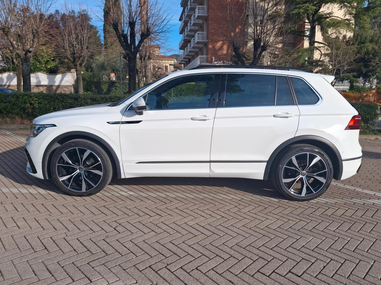 Volkswagen Tiguan 2.0 TDI 150 CV DSG R-Line -unico proprietario