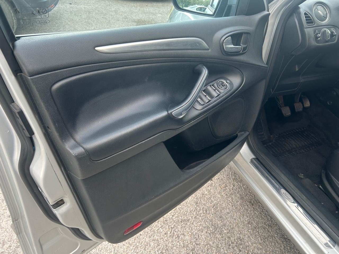 Ford S-Max 2.0 TDCi 140CV Titanium 7 Posti