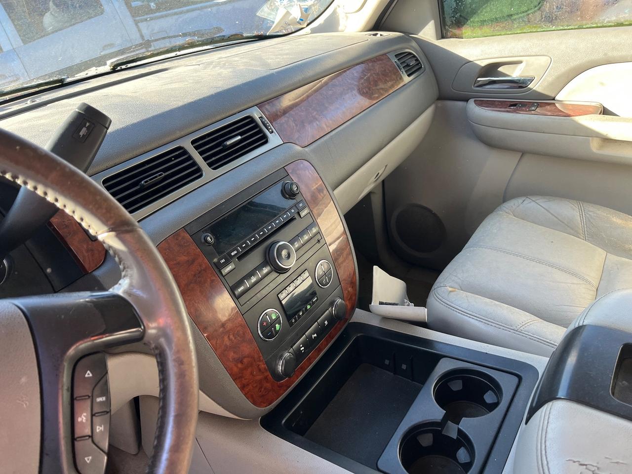 Chevrolet Avalanche bianca