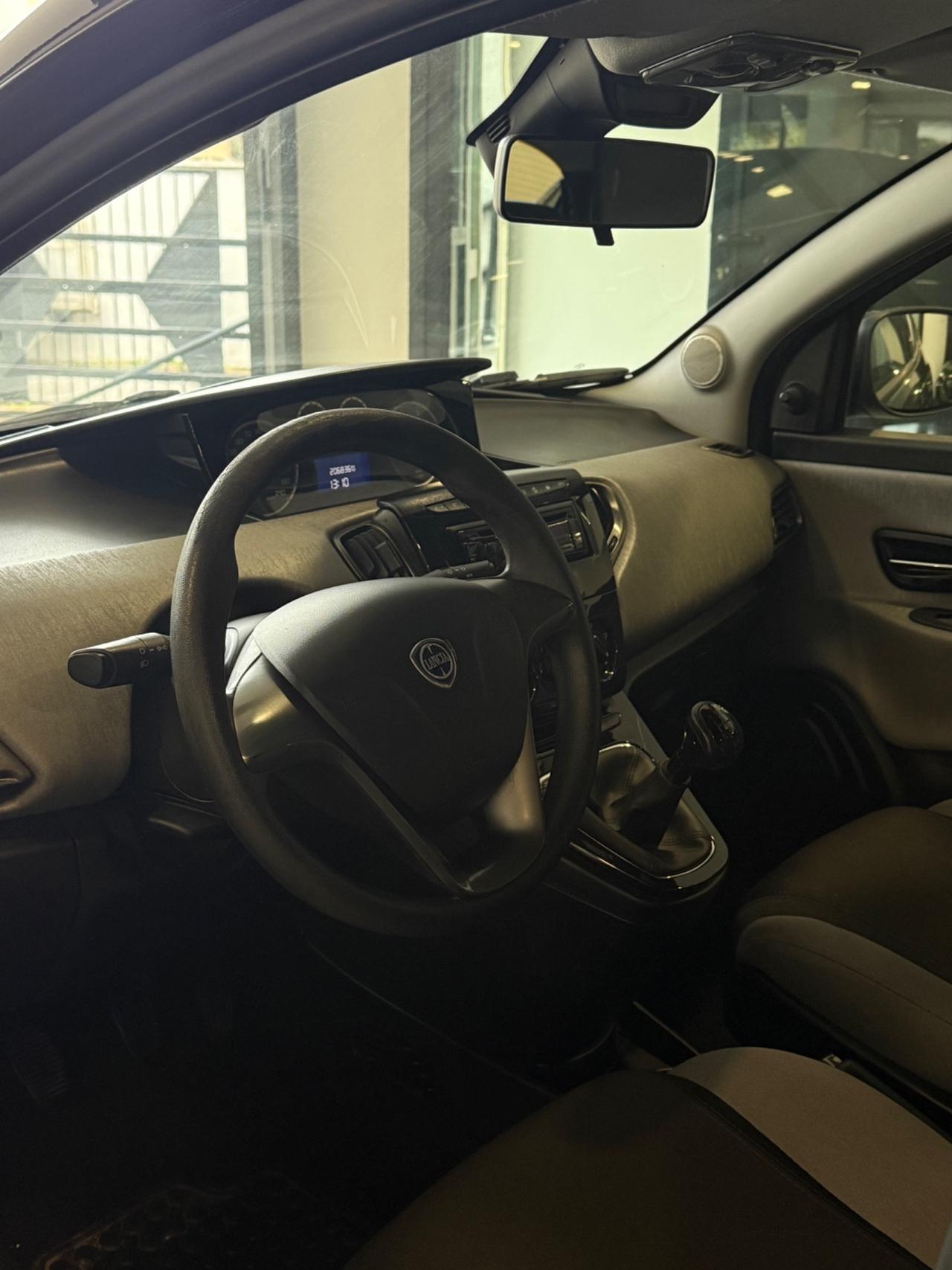 Lancia Ypsilon 1.3 MJT 16V 95 CV 5 porte S&S Silver