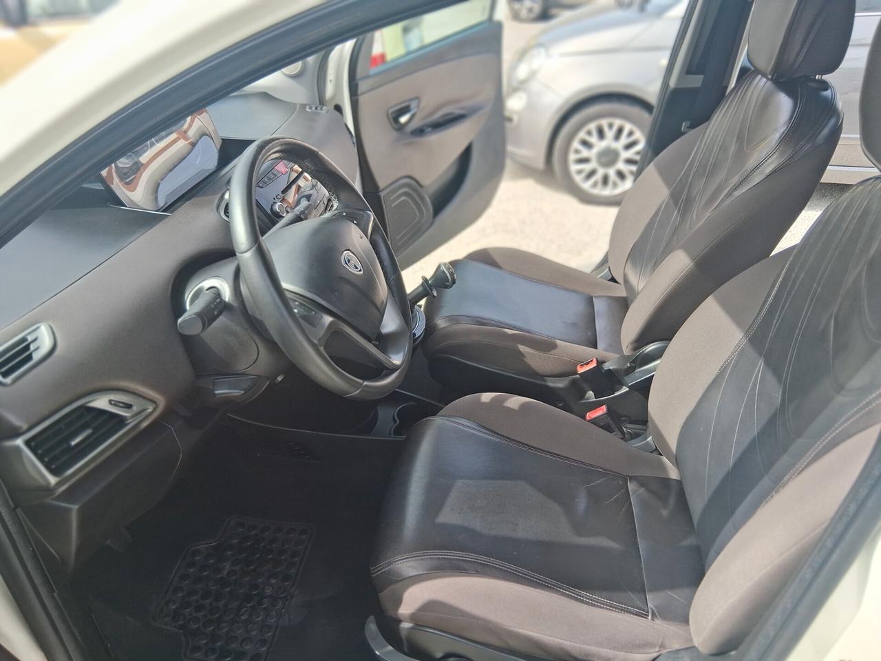 Lancia Ypsilon 1.2 69 CV Platinum