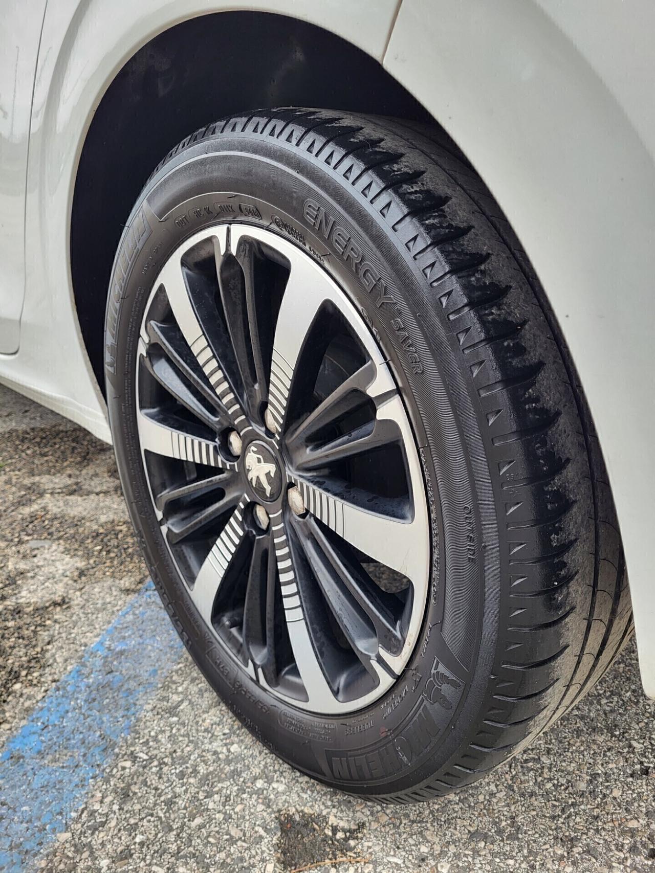 PEUGEOT 208 1,4 HDI-UNICO PROPRIETAR-4 REVISIONI