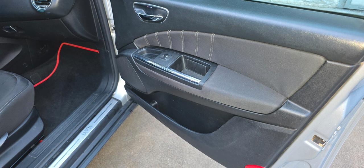 Lancia Delta 1.6 MJT DPF Silver