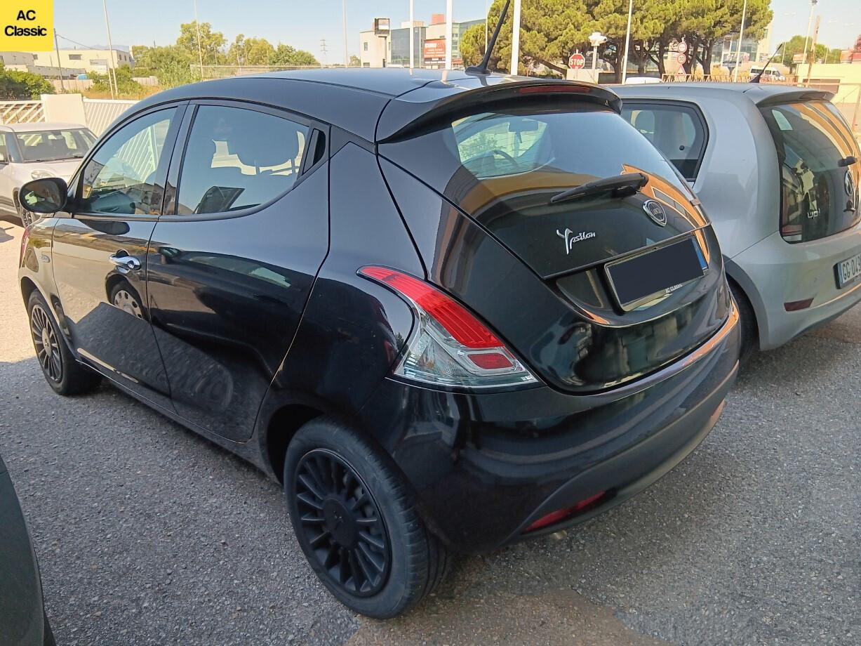 Lancia Ypsilon Hybrid Silver 1.0 (70 cv)