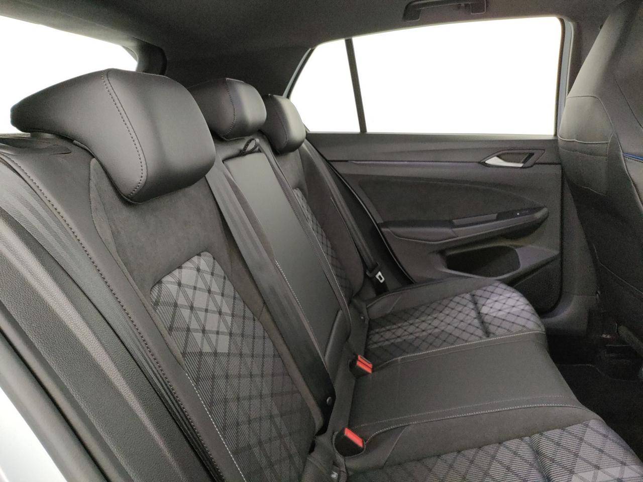 Volkswagen Golf 2.0 tdi r-line plus 150cv dsg