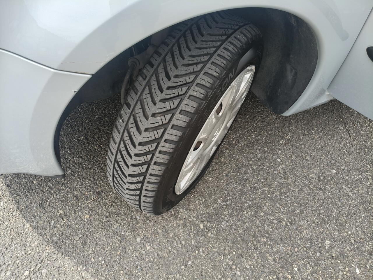 Renault Modus 1.2 benzina PER NEOPATENTATI