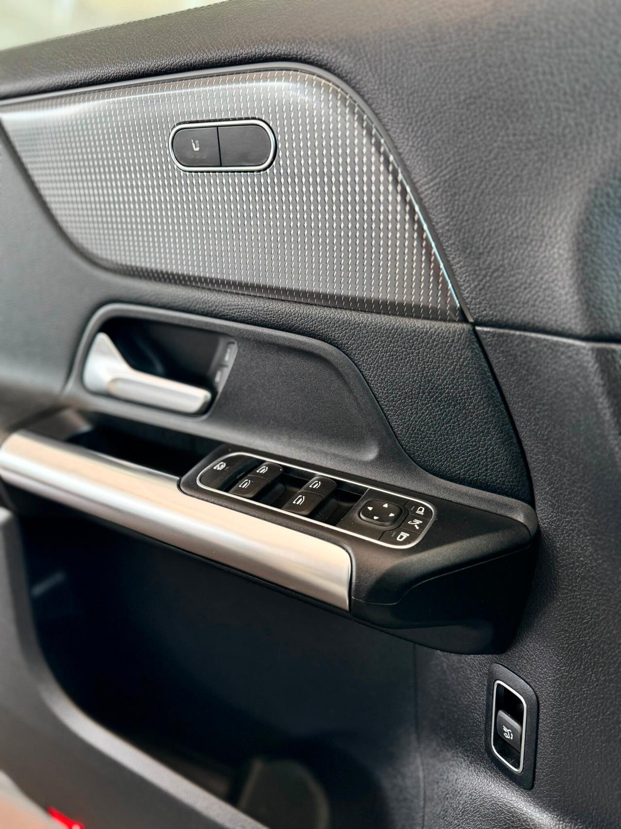 MERCEDES GLA (H247) GLA 200 d Automati...