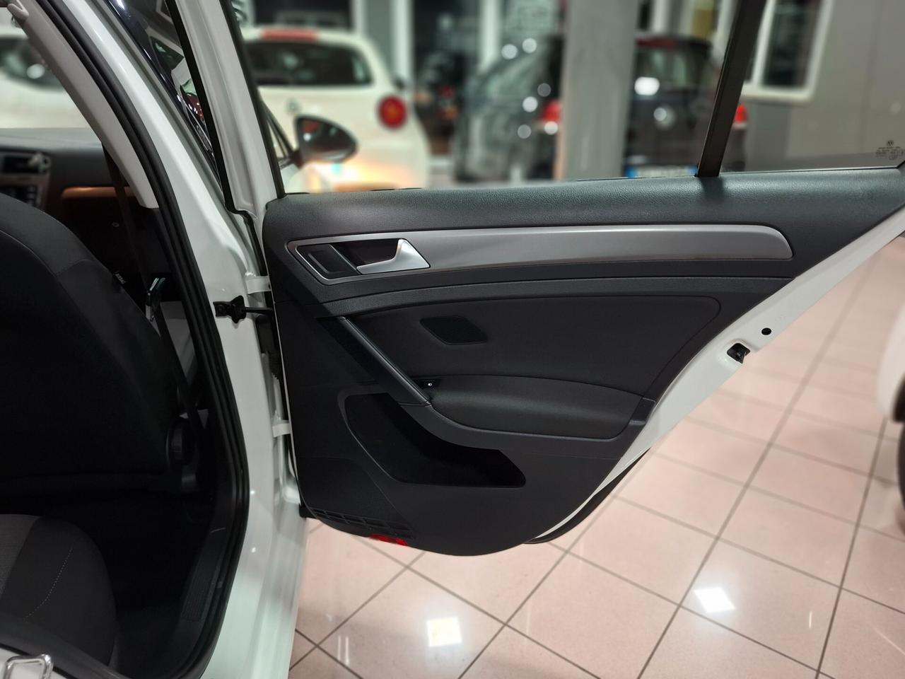 Volkswagen Golf 7 1.2 benzina Neopatentato