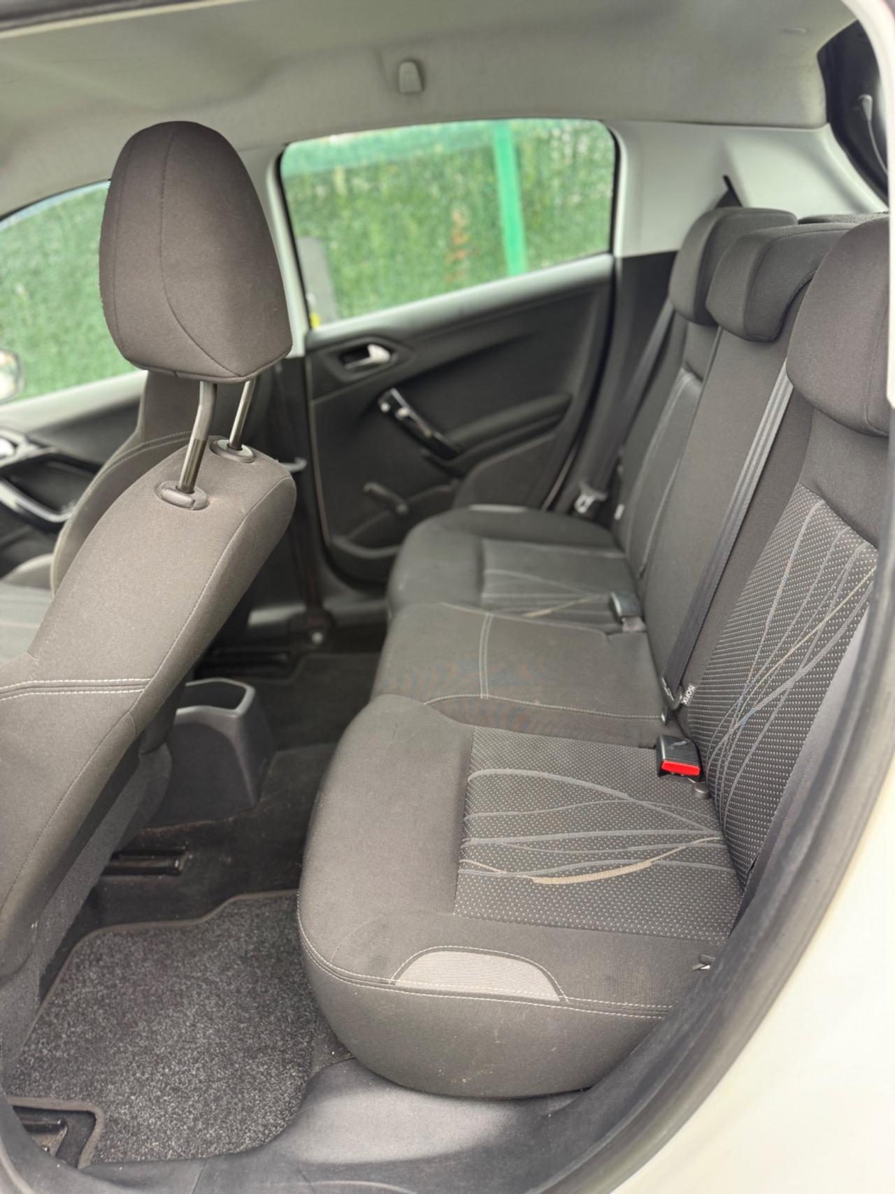 Peugeot 208 2013 1.2 BENZINA NEOPATENTATI 5 PORTE