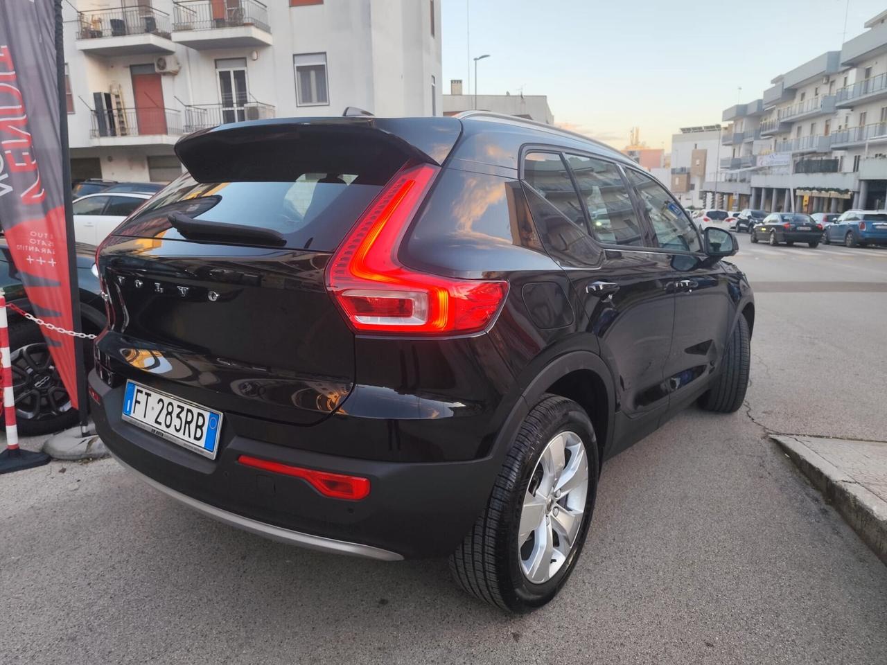 Volvo XC40 2.0 D3 Momentum * Strafull * Pelle * Navi * Garantita 12 Mesi