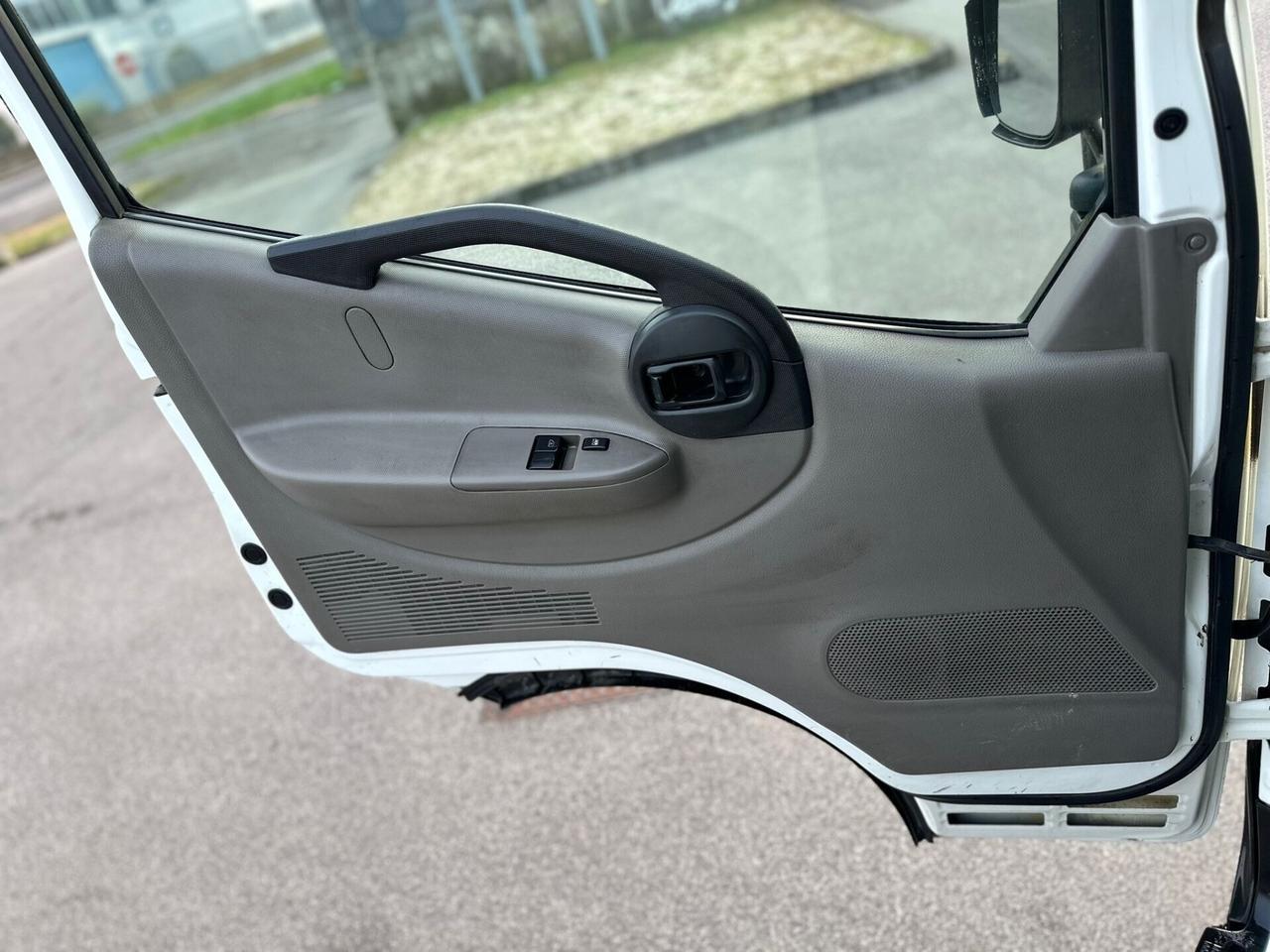 Nissan Cabstar 7 posti 3.0 diesel