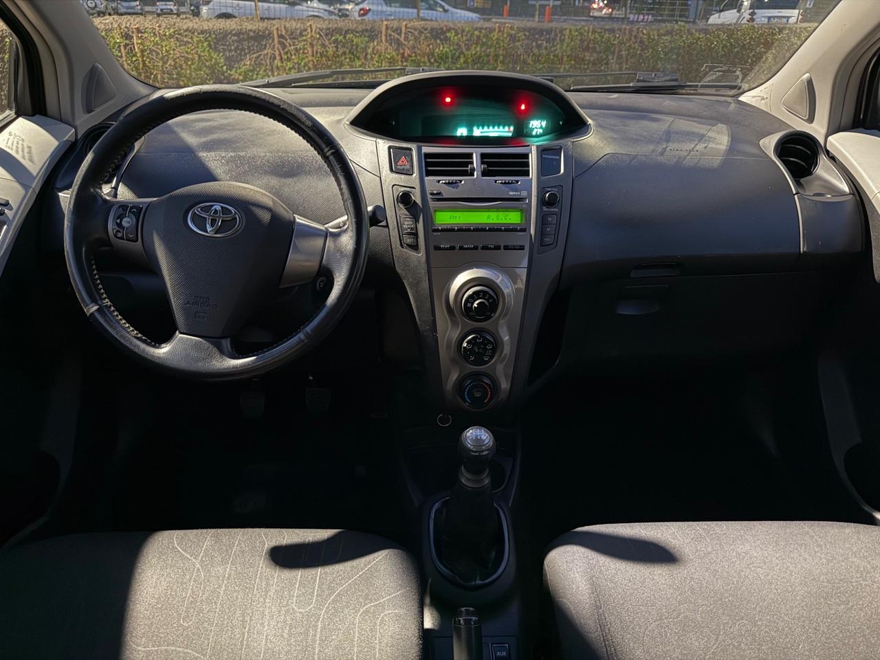 Toyota Yaris 1.0 5 Luxury Pack