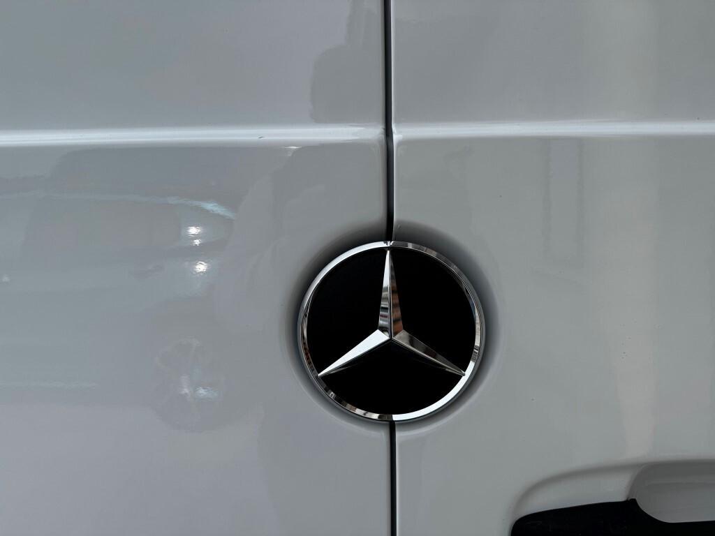 Mercedes-Benz Sprinter Cargo Van L2 H2