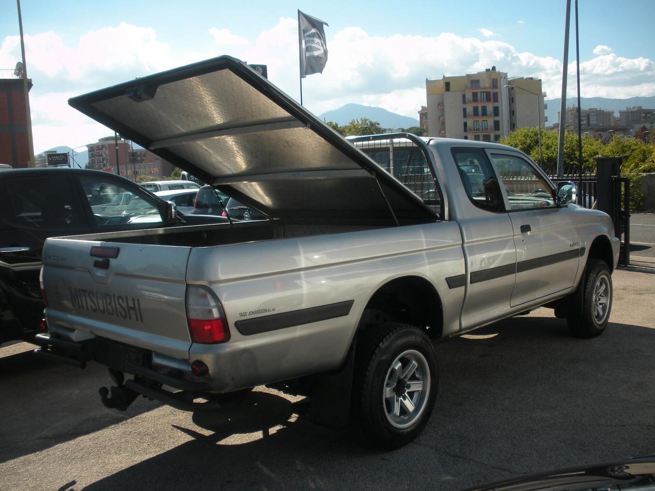 Mitsubishi L200 2.5 TD cat 4WD Club Cab Intense