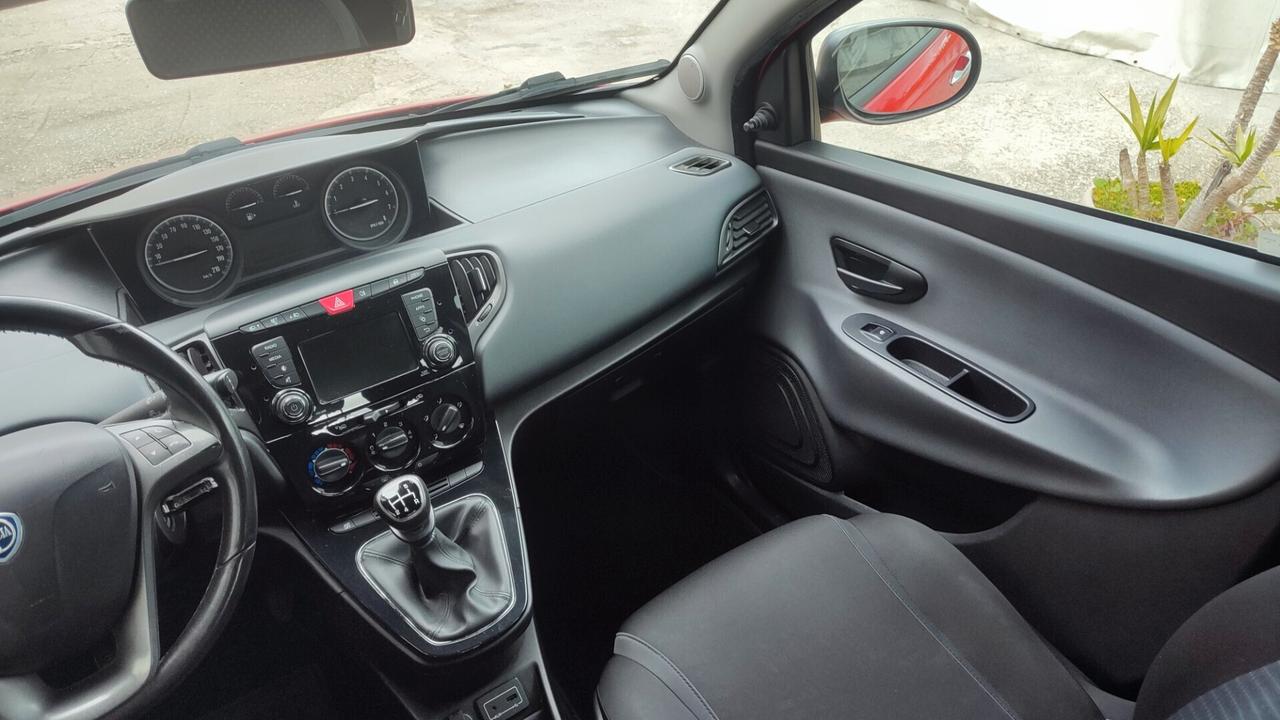 Lancia Ypsilon 1.2 69 CV 5 porte Silver