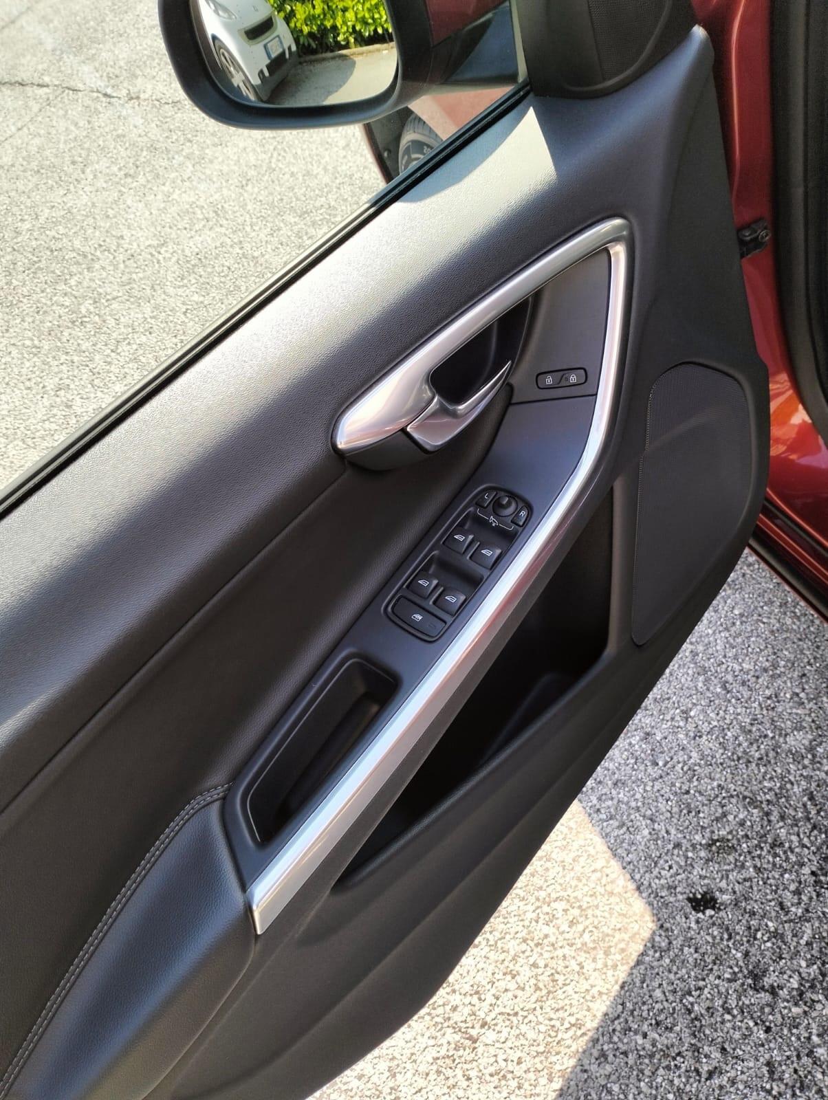 Volvo V60 D2 Geartronic R-design KM 90.000