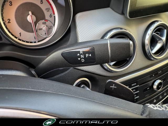 MERCEDES-BENZ GLA 200 d Automatic 4Matic Sport