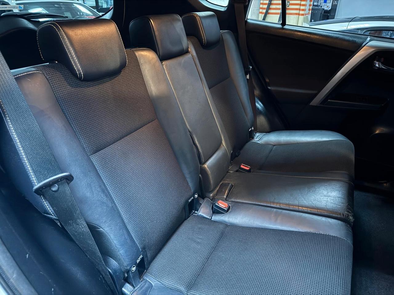 Toyota RAV 4 2.0 D-4D 2WD Lounge MY '17 UNICOPR. PARI AL NUOVO