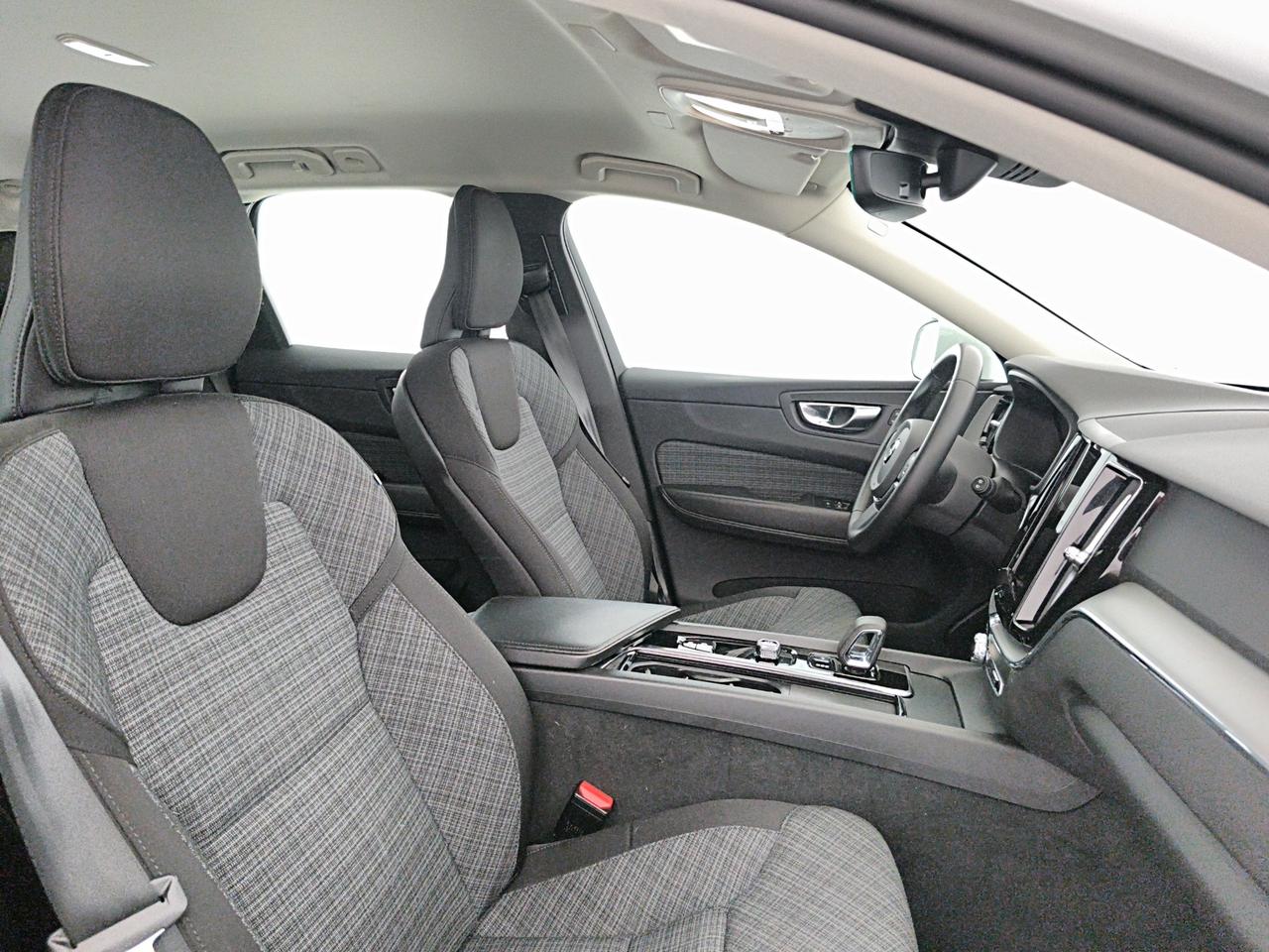 Volvo XC60 2.0 b4 Momentum Pro