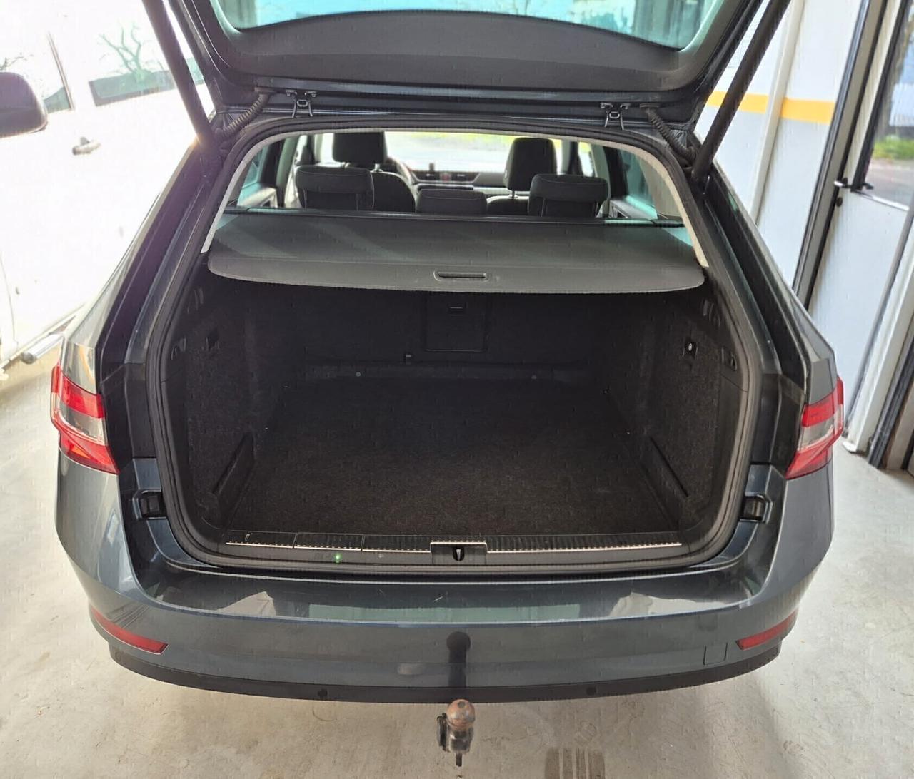 Skoda Superb 2.0 TDI EVO 150 CV SCR DSG Wagon Executive