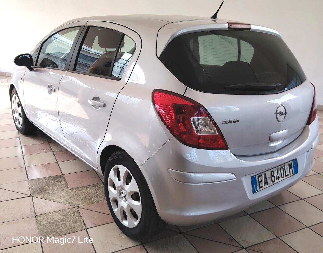 Opel Corsa 1.2 3 porte Club