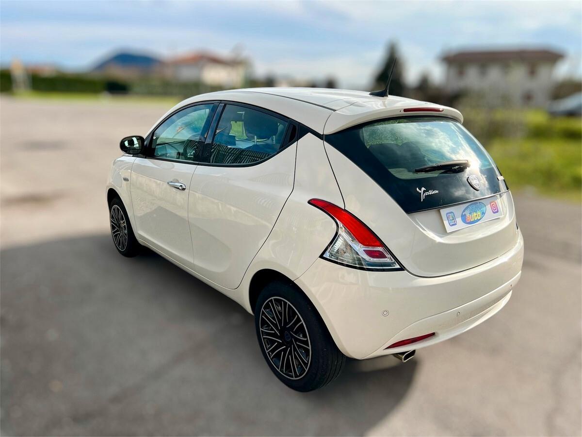 Lancia Ypsilon 1.0 FireFly 5 porte S&S Hybryd Gold X NEOPATENTATI / UNICO PROPRIETARIO