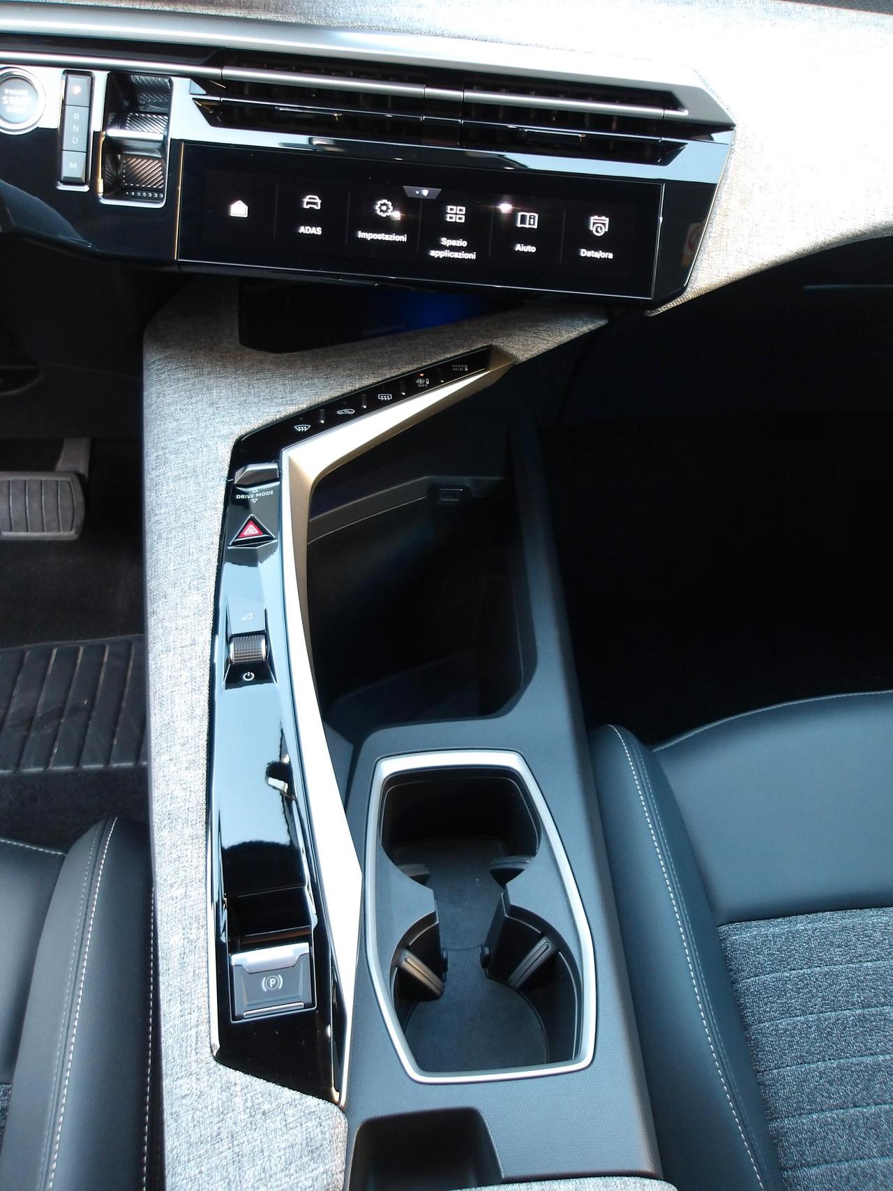 PEUGEOT 3008 Hybrid 145 e- DCS6 Allure