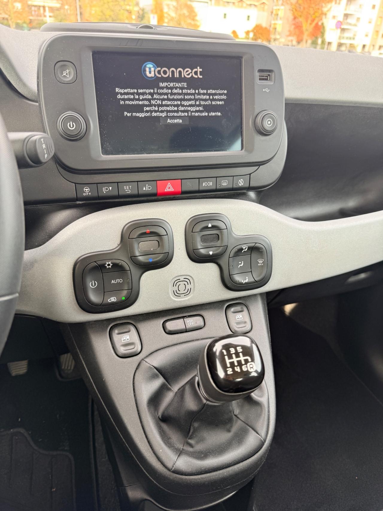 Fiat Panda 1.0 S&S Hybrid City Cross “POCHI KM”