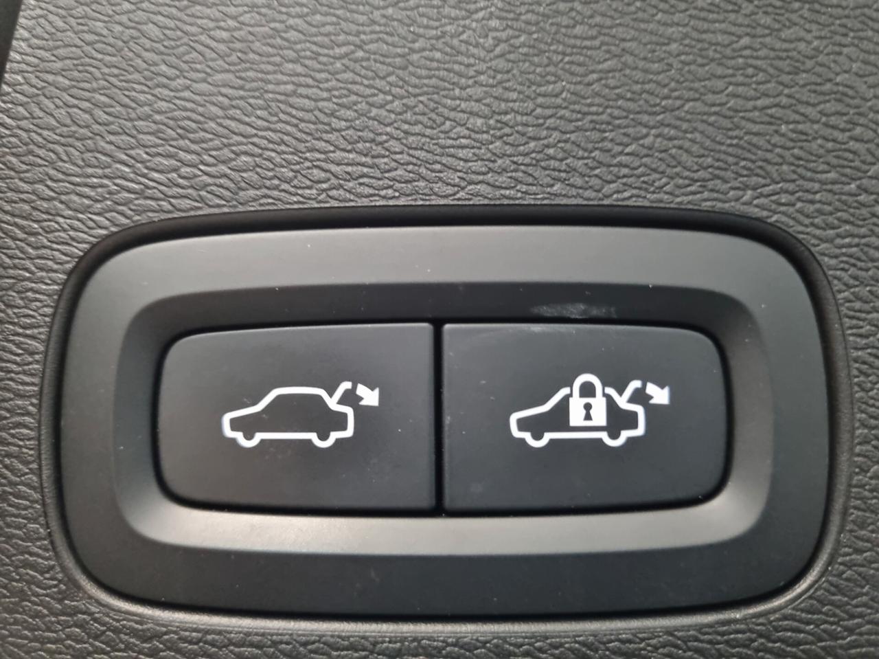 Volvo XC 60 XC60 B4 (d) AWD Geartronic Momentum Pro