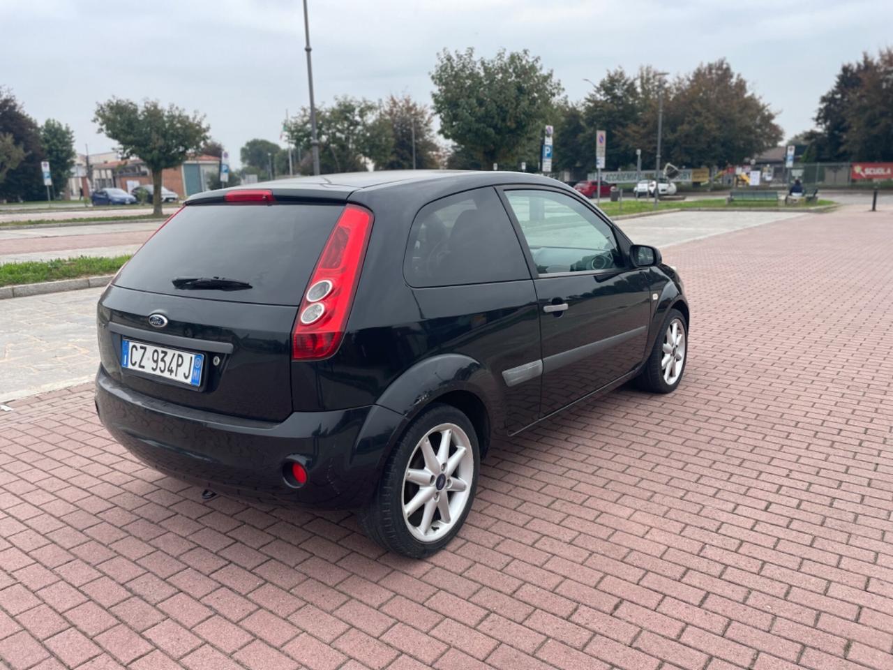 Ford Fiesta 1.4 16V 3p. Ghia