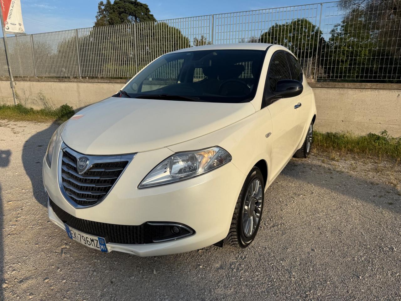 Lancia Ypsilon 1.2 69 CV 5 porte S&S Platinum