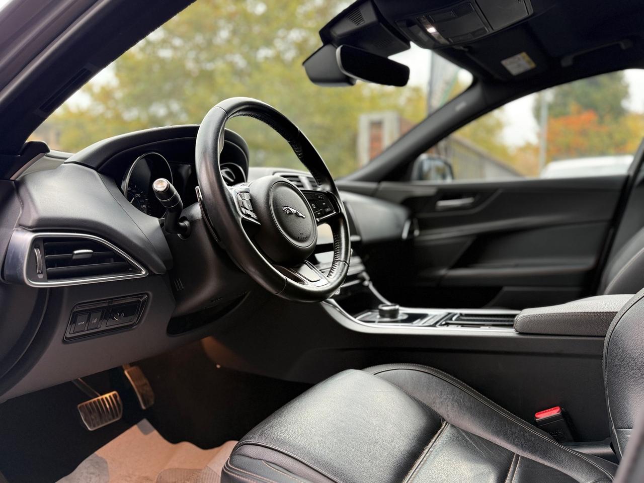 Jaguar XE 2.0 D 180 CV AWD aut. Prestige