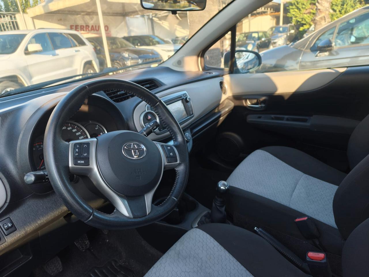 TOYOTA YARIS 1.0 LOUNGE +NAVI