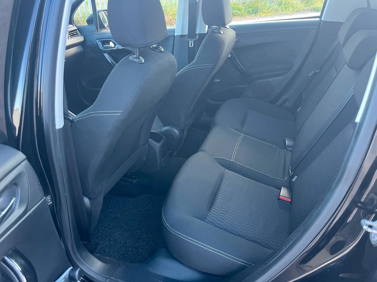 Peugeot 208 PureTech 82 5 porte Allure