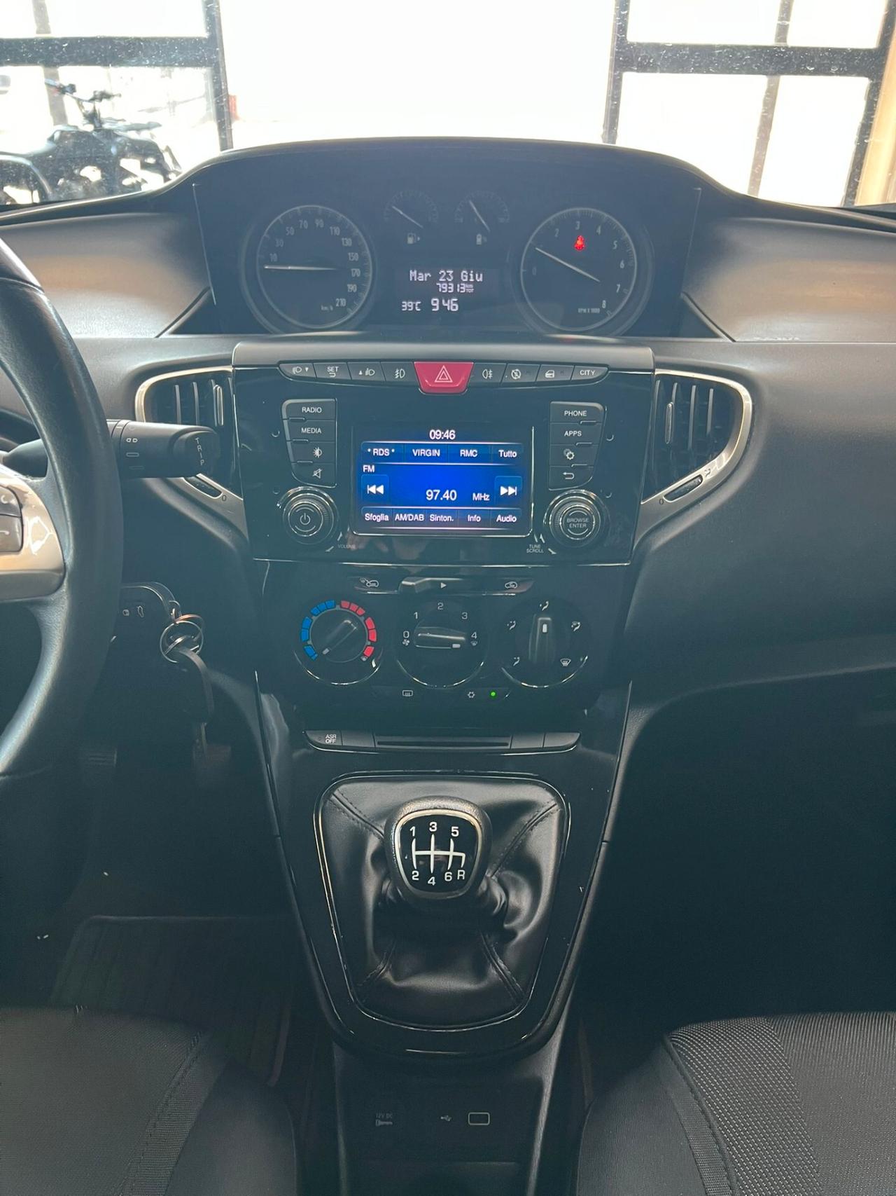 Lancia Ypsilon 1.0 FireFly 5 porte S&S Hybrid Ecochic Silver