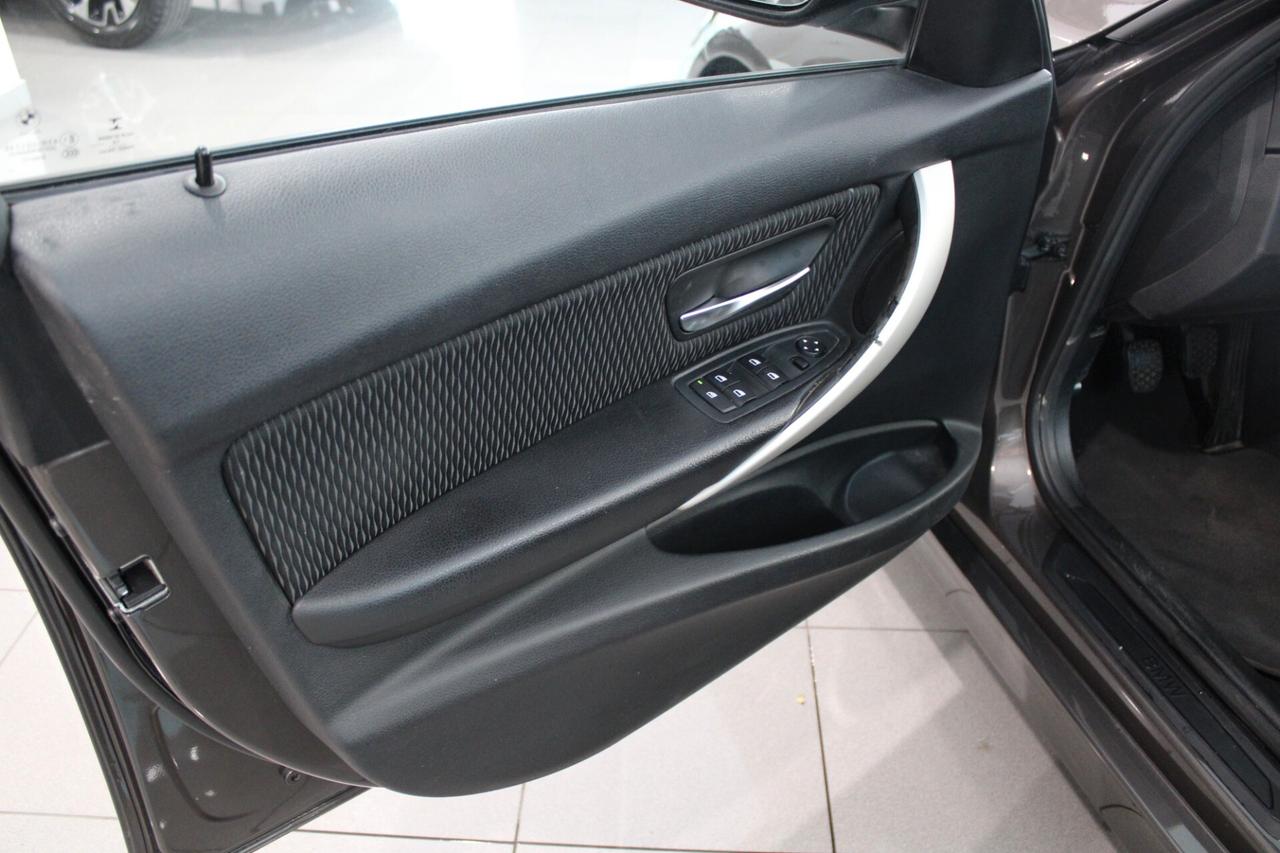 BMW 316D Touring 2.0 Business - 2015