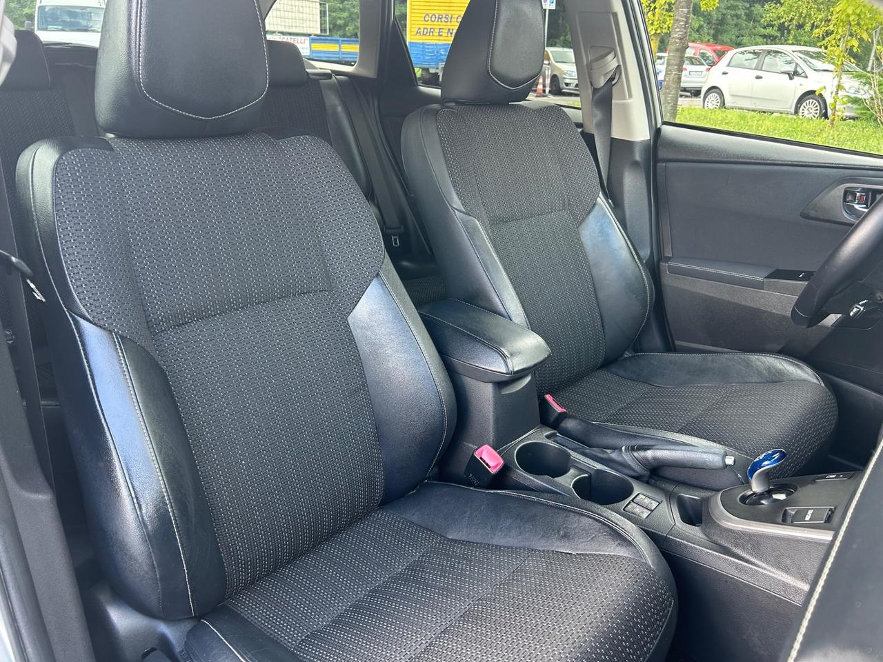 Toyota Auris 1.8 Hybrid Business